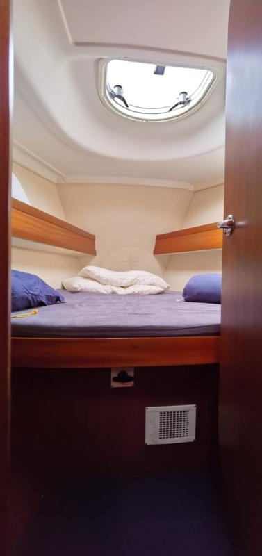 Cabine double classique, hublot au-dessus de la couchette — Salona 45 2008, version 4 cabines